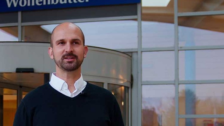 Marian Hackert, Pressesprecher des Städtischen Klinikums Wolfenbüttel, im Interview mit der Agentur Ausdruckslos