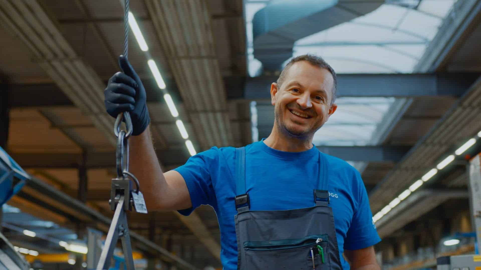 Standbild aus dem Imagefilm der Agentur Ausdruckslos für die Brugg Lifting AG
