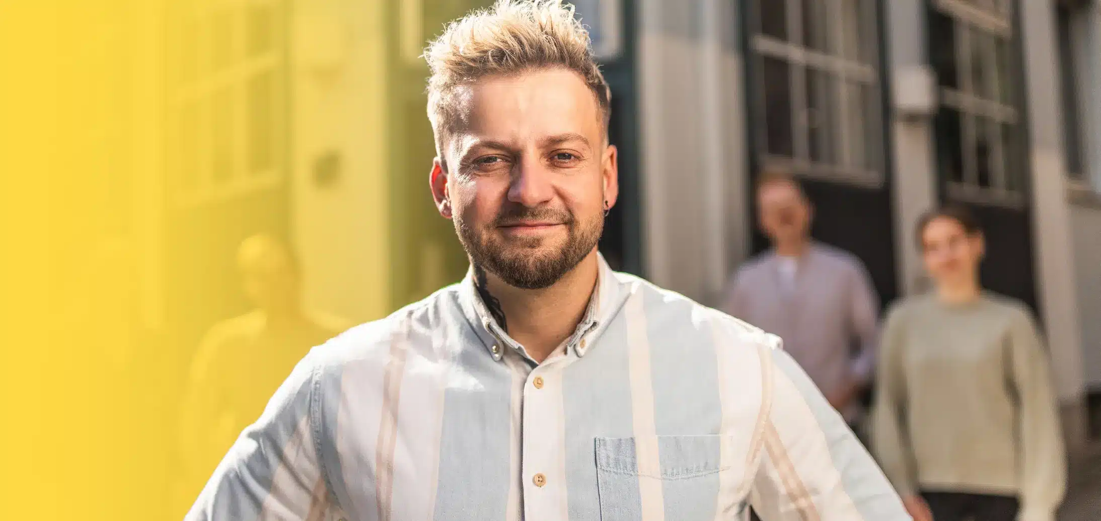 Sascha Hahne, Geschäftsführer der Agentur Ausdruckslos, mit seinem Team